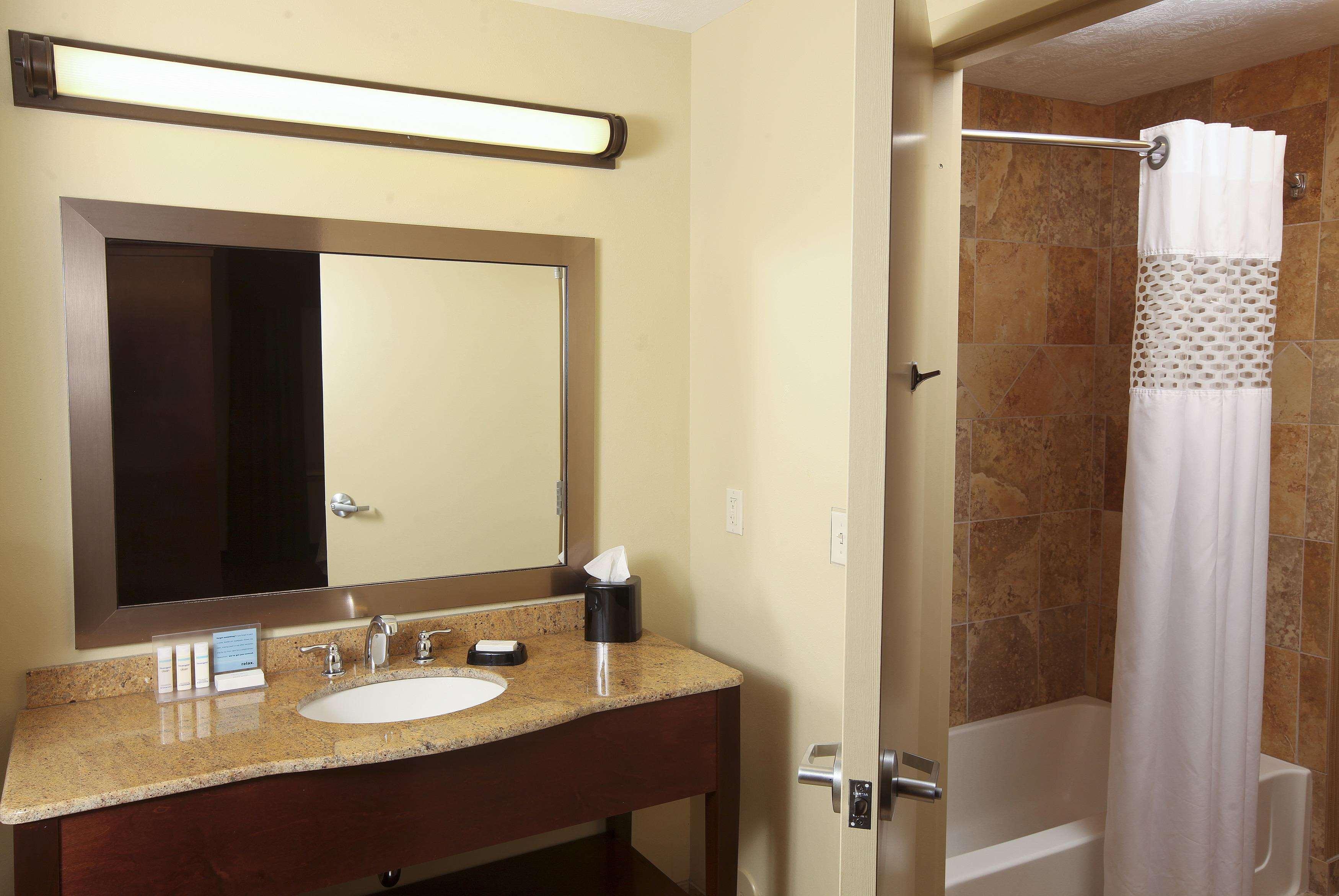 Hampton Inn & Suites Fargo Medical Center Bagian luar foto