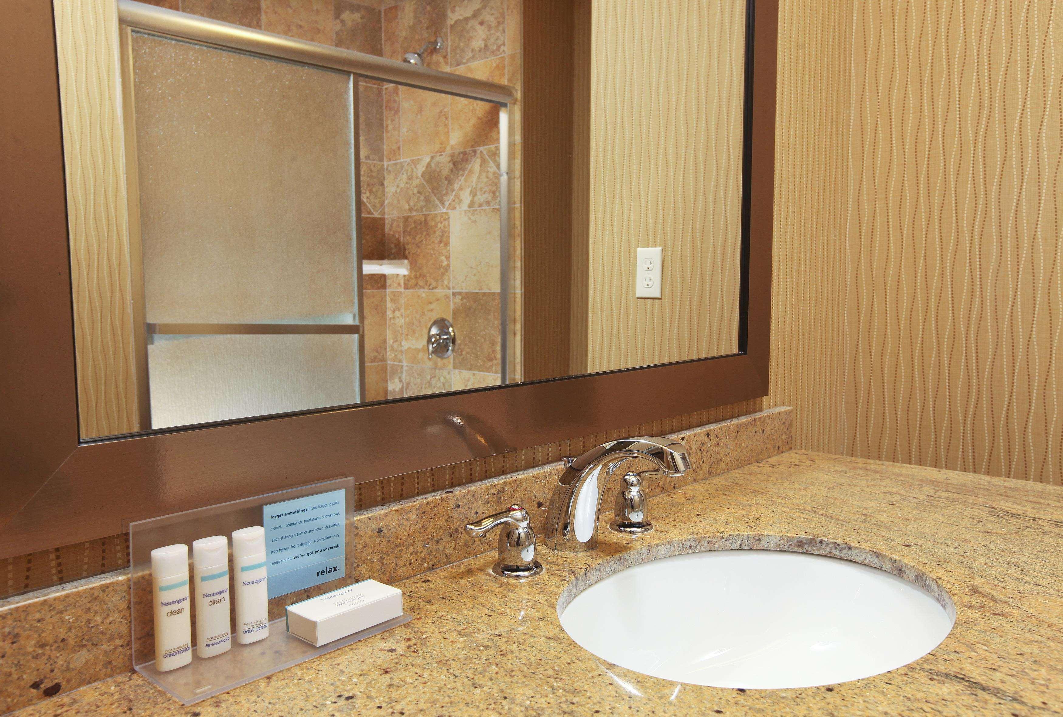 Hampton Inn & Suites Fargo Medical Center Bagian luar foto
