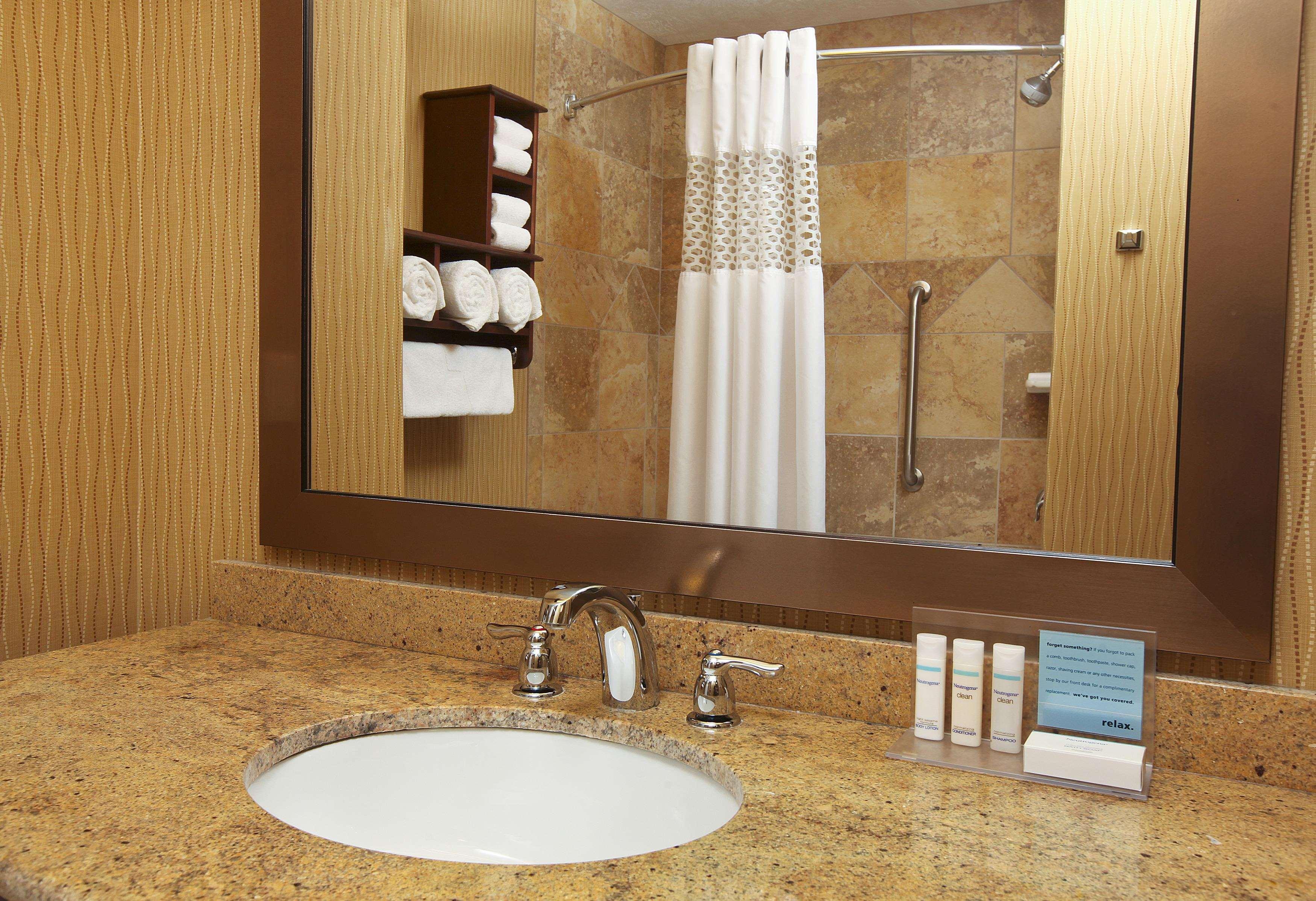 Hampton Inn & Suites Fargo Medical Center Bagian luar foto