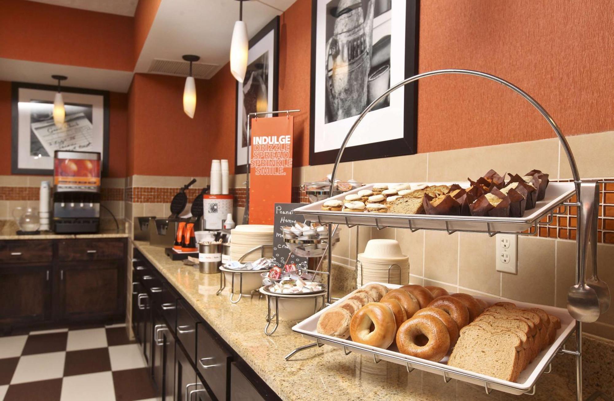 Hampton Inn & Suites Fargo Medical Center Bagian luar foto