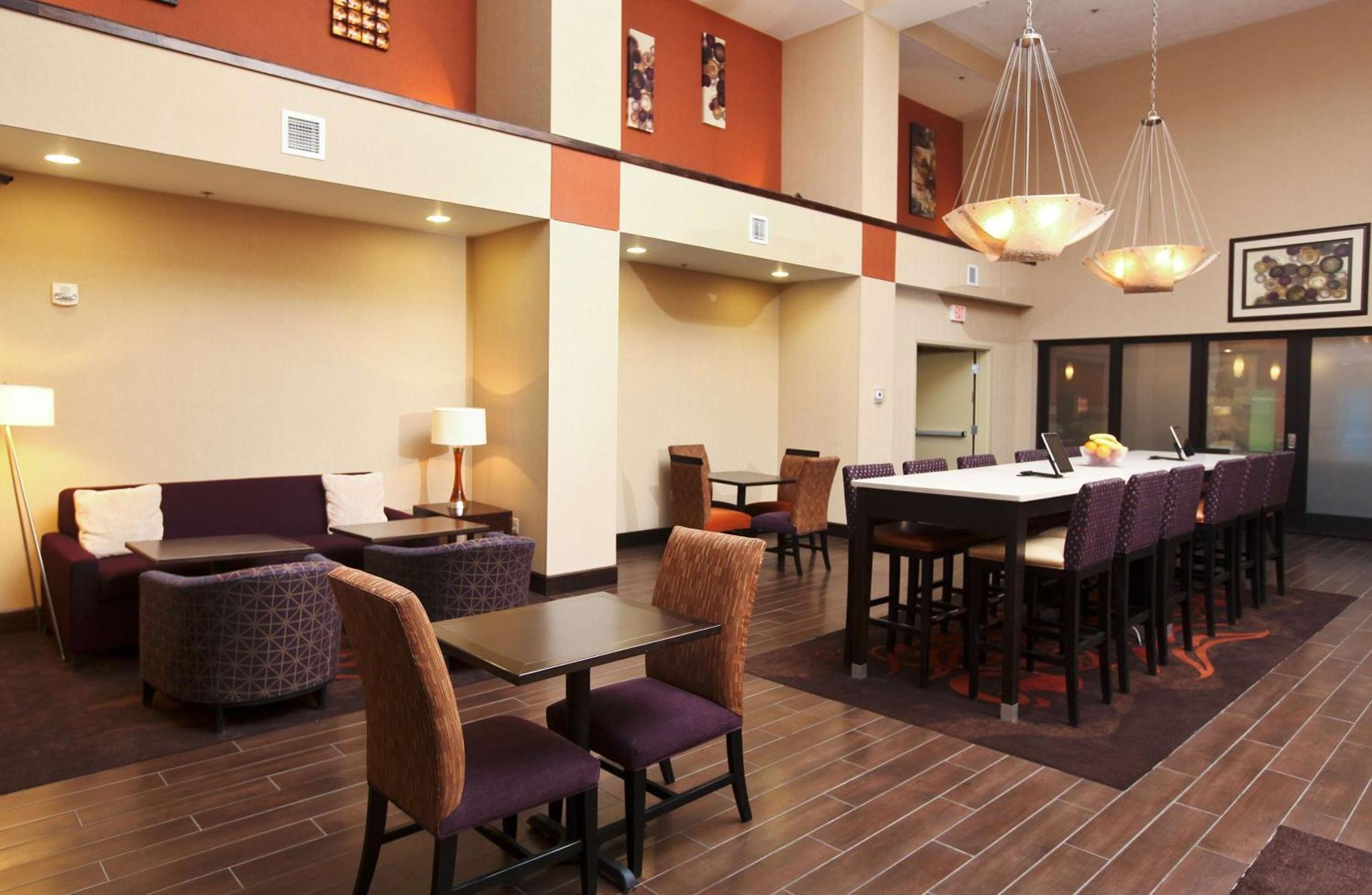 Hampton Inn & Suites Fargo Medical Center Bagian luar foto