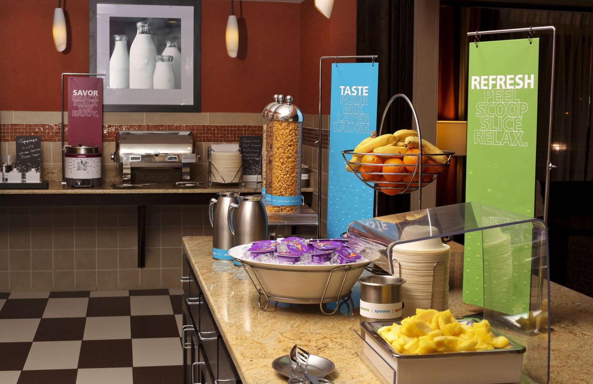 Hampton Inn & Suites Fargo Medical Center Bagian luar foto