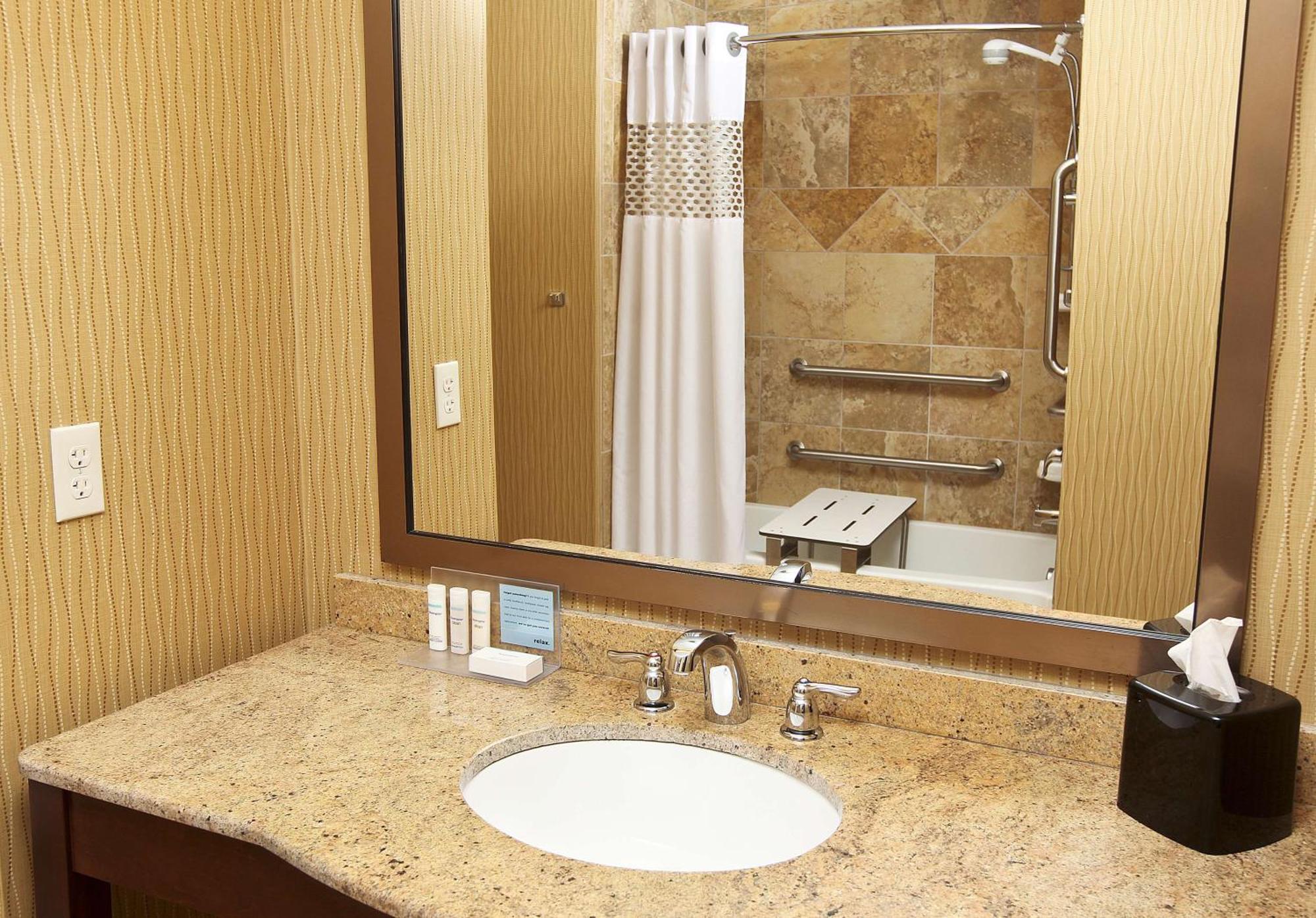 Hampton Inn & Suites Fargo Medical Center Bagian luar foto