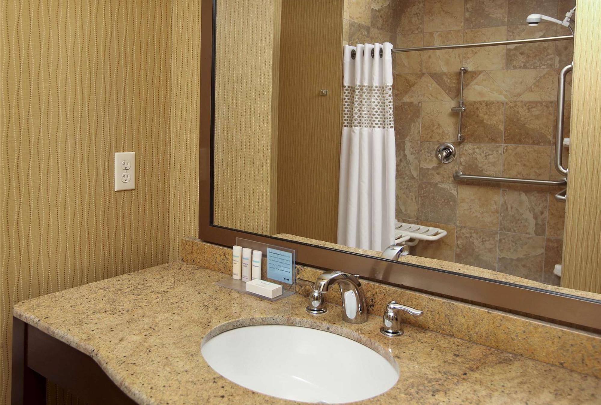 Hampton Inn & Suites Fargo Medical Center Bagian luar foto