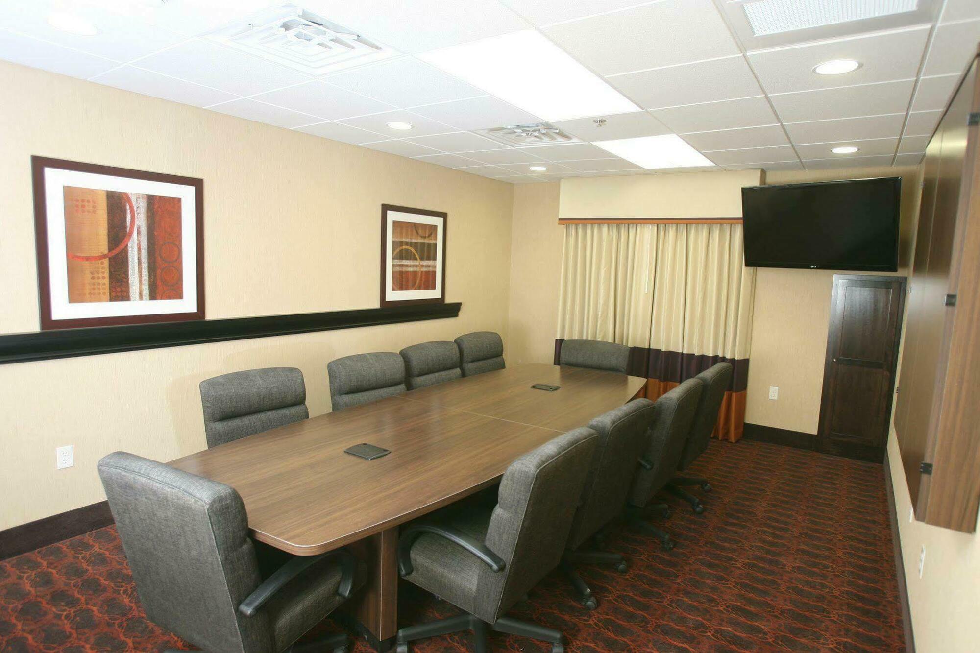 Hampton Inn & Suites Fargo Medical Center Bagian luar foto